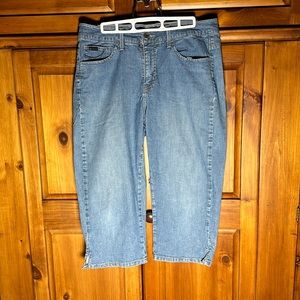 Lee Women’s Light Wash Denim Capris